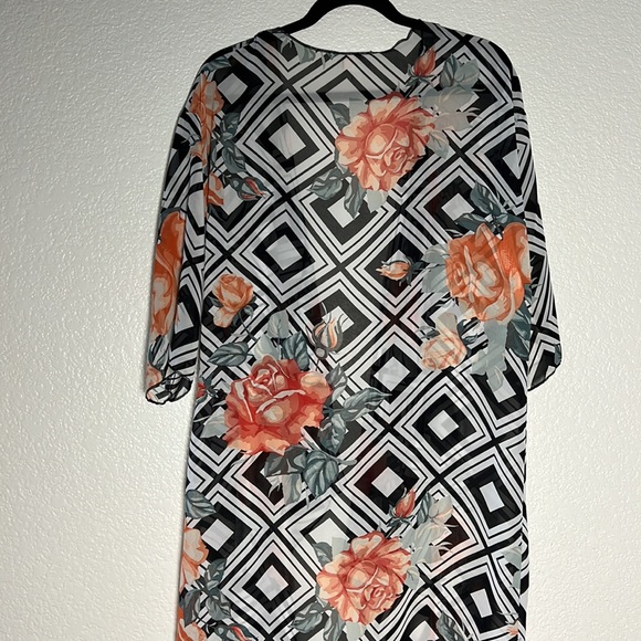 Lularoe Shirley Kimono - Picture 4 of 5